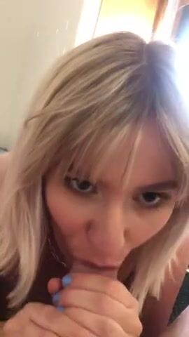 She love sucking dick