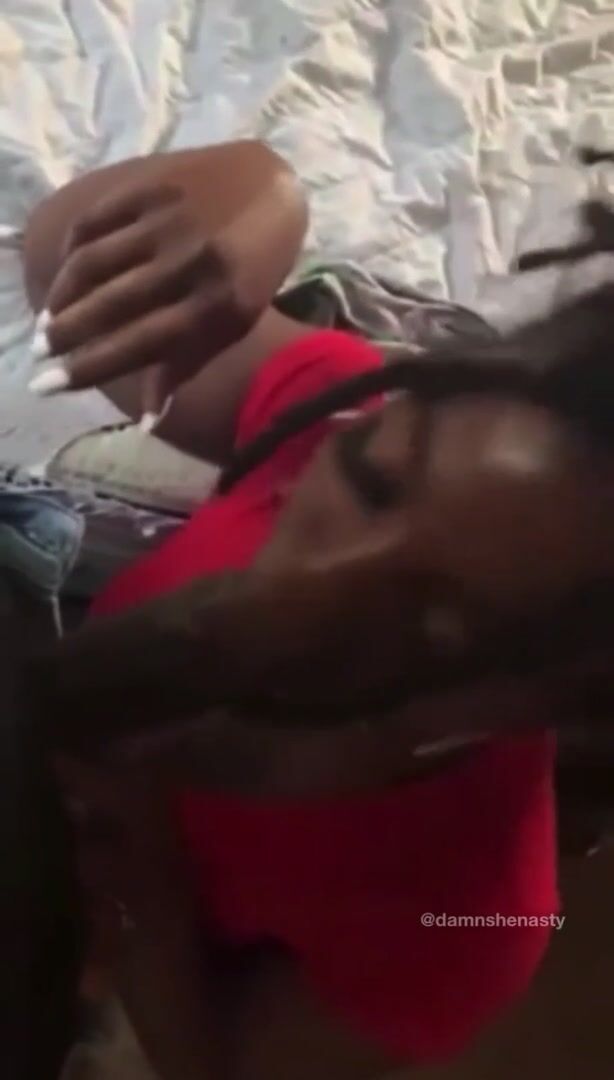 She love to eat
