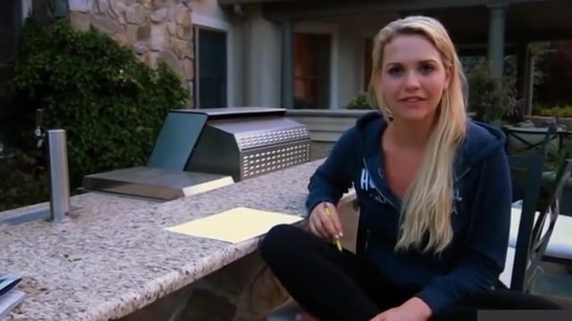 Mia Malkova gives a blowjob in front of her REAL mom