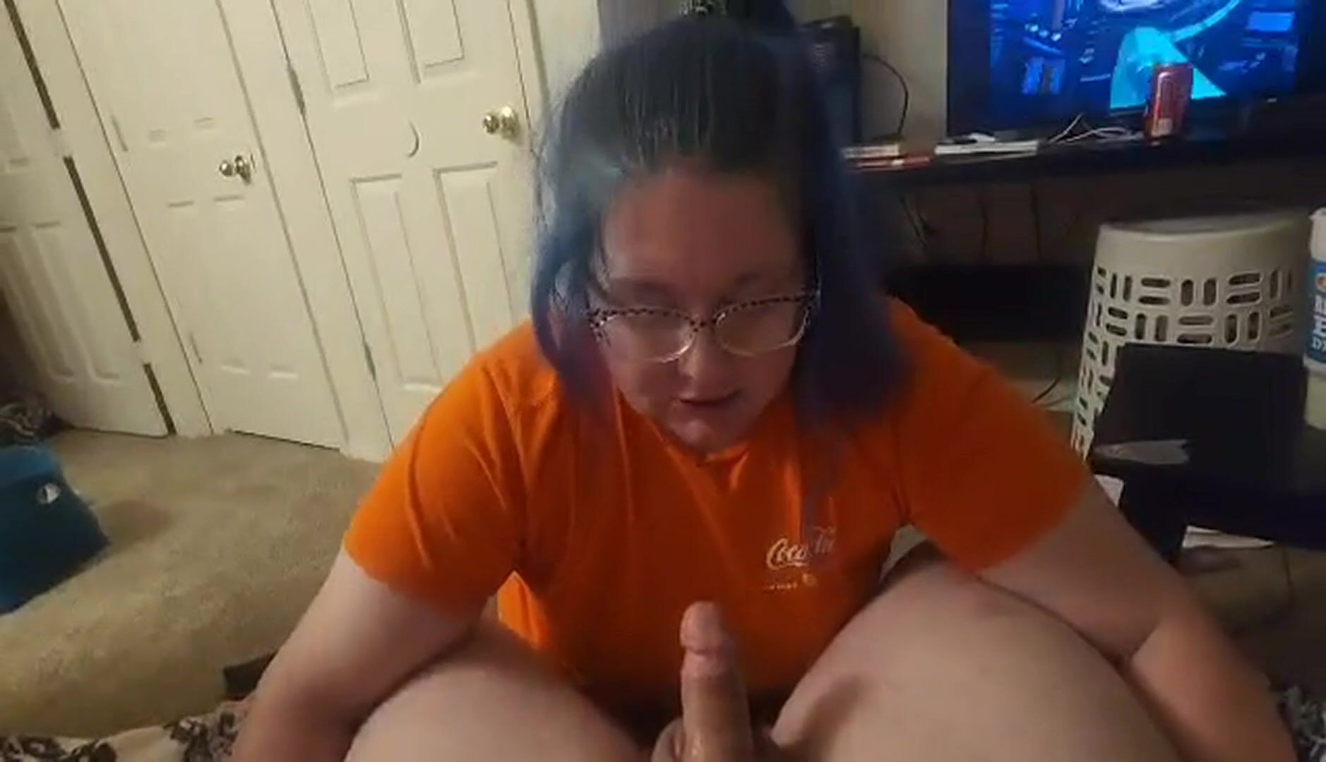 Pawg giving her husband a Blowie