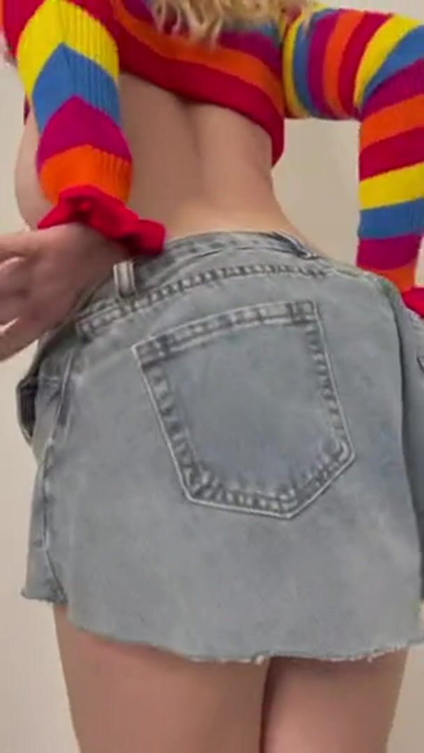 Pretty face, tiny waist, big ass. Just the way you like it daddy