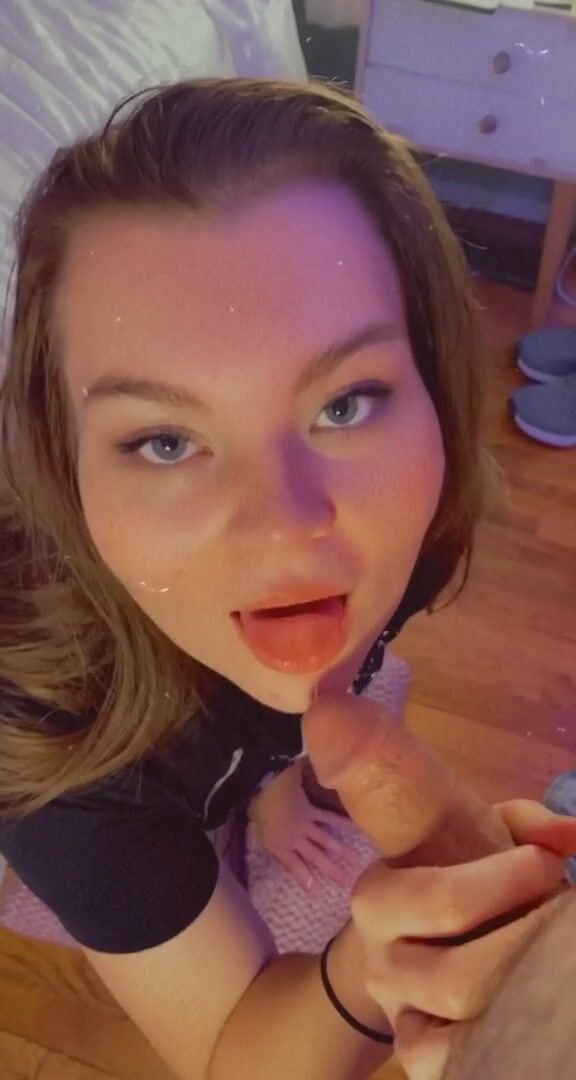 Little licks to tease daddy’s cock ????????