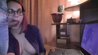 Good Blowjob: Gamer Girl Does Blowjob Without Being Distracted From The Game #2